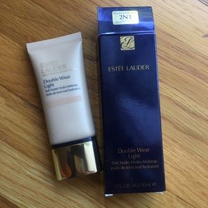 Estée Lauder Double Wear Light